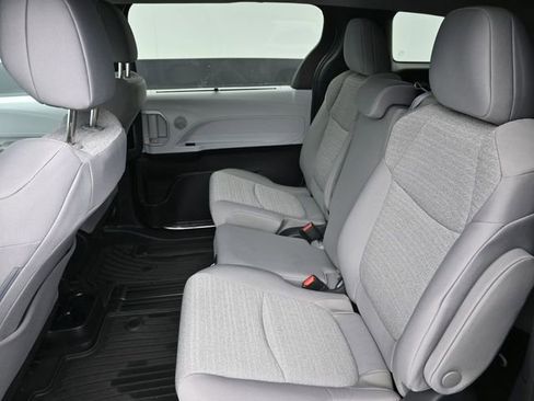 Used 2025 Toyota Sienna LE image 26