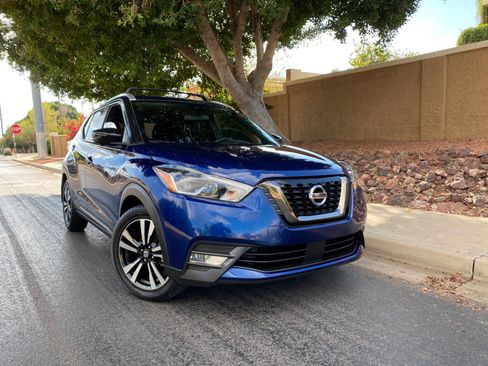 Used 2020 Nissan Kicks SR w/ SR Premium Package image 2