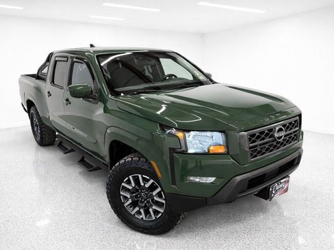 Used 2023 Nissan Frontier SV w/ Technology Package image 3