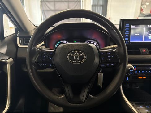 Used 2021 Toyota RAV4 LE AWD/4WD image 19