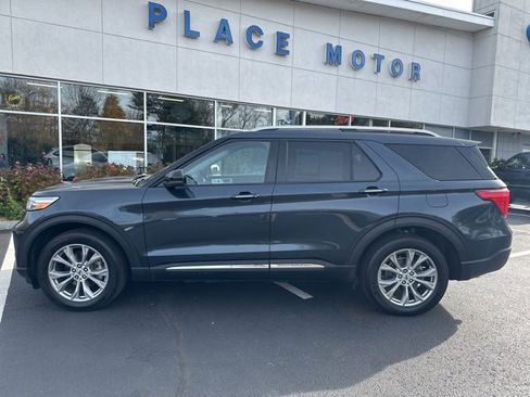 Used 2023 Ford Explorer Limited w/ Limited Technology Package image 4