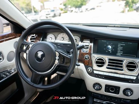 Used 2012 Rolls-Royce Ghost RWD image 16