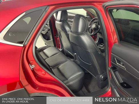 Used 2025 MAZDA CX-30 AWD 2.5 S w/ Preferred Package image 16