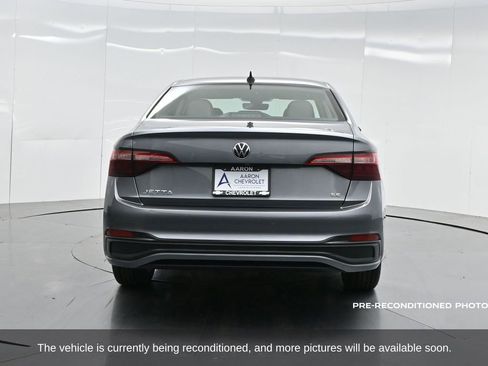 Used 2022 Volkswagen Jetta SE image 41