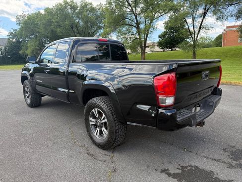 Used 2017 Toyota Tacoma TRD Sport w/ Tow Package (A/T) AWD/4WD image 7