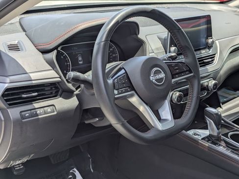 Used 2025 Nissan Altima 2.5 SR FWD image 14