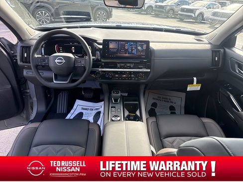 New 2026 Nissan Pathfinder Platinum image 12