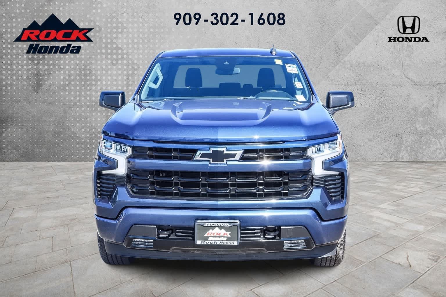 Used 2022 Chevrolet Silverado 1500 RST AWD/4WD image 2