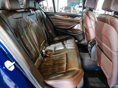 Used 2019 BMW M550i xDrive image 38