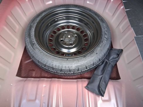 New 2025 Nissan Versa SR w/ Trunk Package image 8