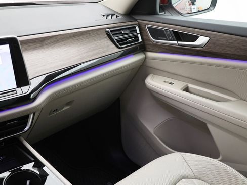 Used 2025 Volkswagen Atlas SEL Premium R-Line image 18