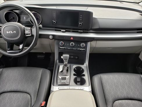 Used 2022 Kia Carnival LX image 13