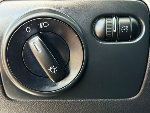 Used 2010 Volkswagen Golf 2-Door image 30