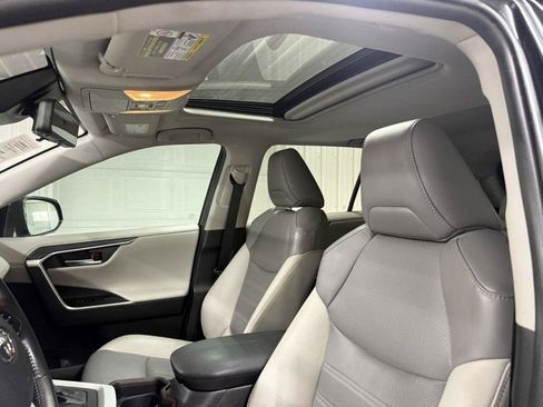 Used 2019 Toyota RAV4 Limited w/ Advanced Technology Package FWD image 10