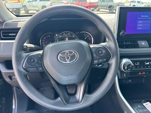 Used 2025 Toyota RAV4 XLE AWD/4WD image 16