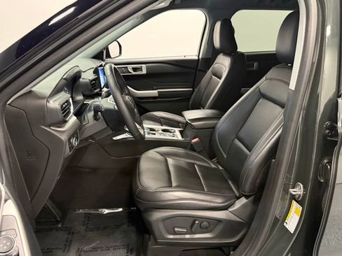 Used 2023 Ford Explorer XLT w/ Equipment Group 202A AWD/4WD image 15