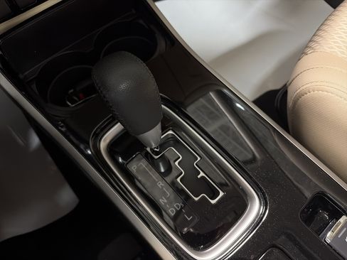 Used 2018 Mitsubishi Outlander SE image 23