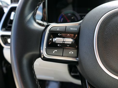 Used 2023 Kia Sorento EX image 19