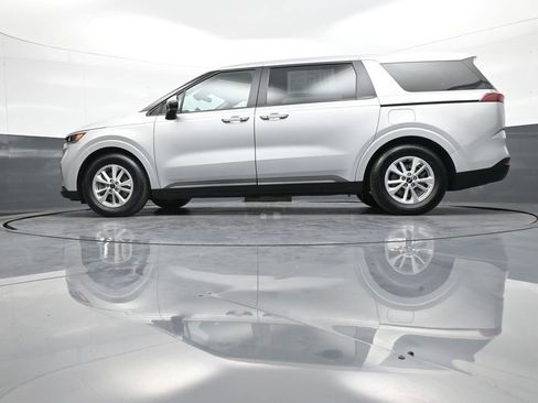 Certified 2023 Kia Carnival LX image 34