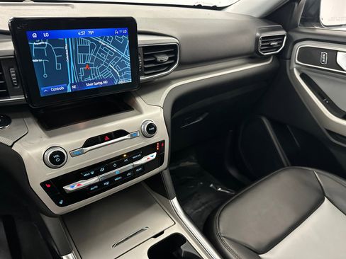 Used 2022 Ford Explorer XLT w/ Equipment Group 202A image 28