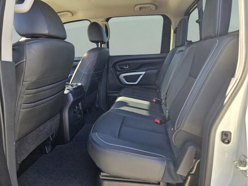 Used 2018 Nissan Titan PRO-4X image 10