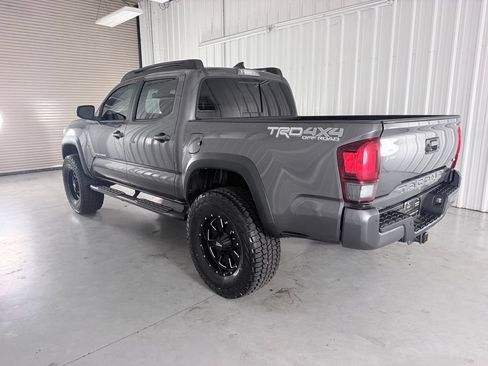 Used 2019 Toyota Tacoma TRD Off-Road w/ Technology Package AWD/4WD image 6
