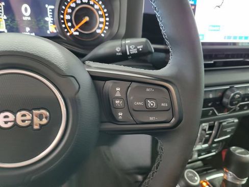 Used 2025 Jeep Gladiator Mojave w/ Safety Group image 27