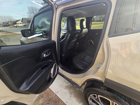 Used 2015 Jeep Renegade Limited image 12