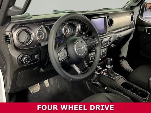 Used 2023 Jeep Gladiator Sport AWD/4WD image 17