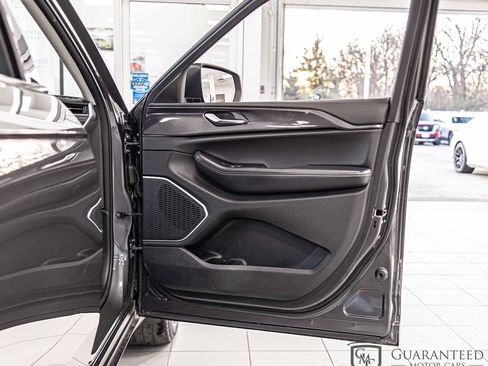 Used 2021 Jeep Grand Cherokee L Laredo w/ Luxury Tech Group I AWD/4WD image 41