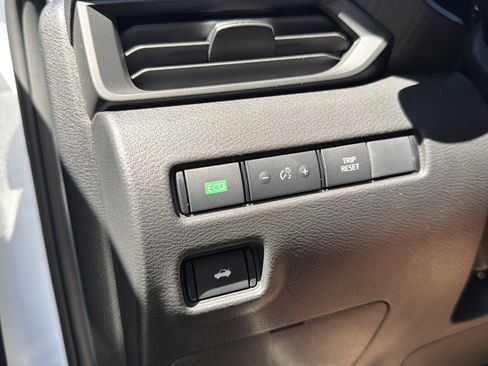 Used 2025 Nissan Sentra S FWD image 29
