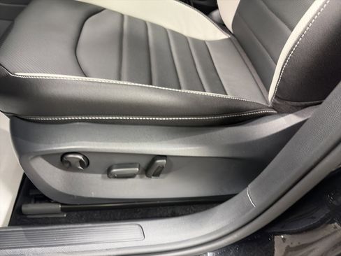 New 2026 Volkswagen Taos SEL image 14