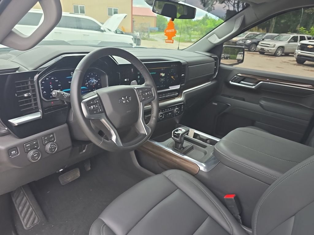 Used 2026 Chevrolet Silverado 1500 LT Trail Boss w/ LT Trail Boss Premium Package AWD/4WD image 27