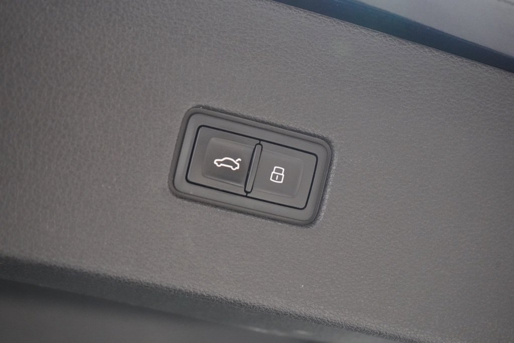 Used 2025 Audi Q8 Premium Plus AWD/4WD image 51