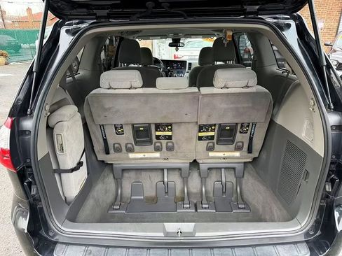 Used 2018 Toyota Sienna LE FWD image 21