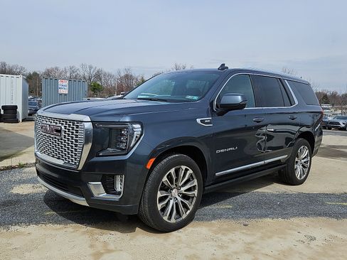 Used 2021 GMC Yukon Denali w/ Denali Premium Package image 3