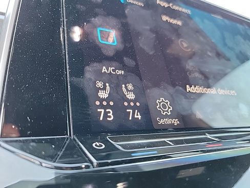 Used 2024 Volkswagen Atlas Cross Sport SE image 20