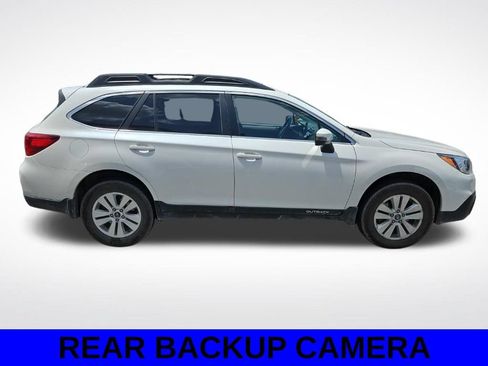 Used 2017 Subaru Outback 2.5i Premium AWD/4WD image 4