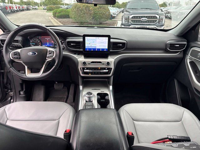 Used 2021 Ford Explorer XLT w/ Equipment Group 202A AWD/4WD image 29