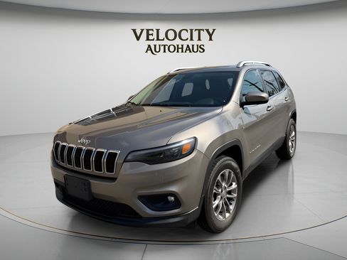 Used 2019 Jeep Cherokee Latitude Plus w/ Cold Weather Group AWD/4WD image 3