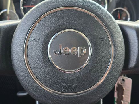 Used 2018 Jeep Wrangler Sport w/ Connectivity Group AWD/4WD image 21