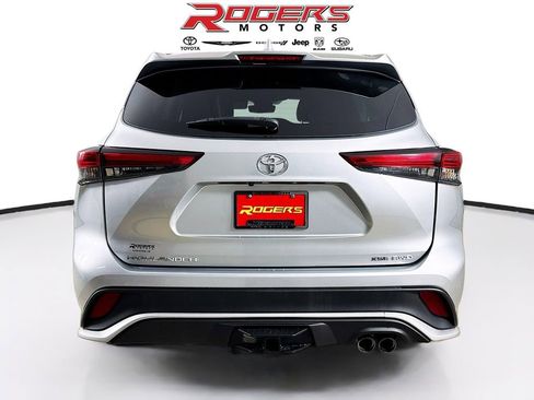 Used 2021 Toyota Highlander XSE image 12