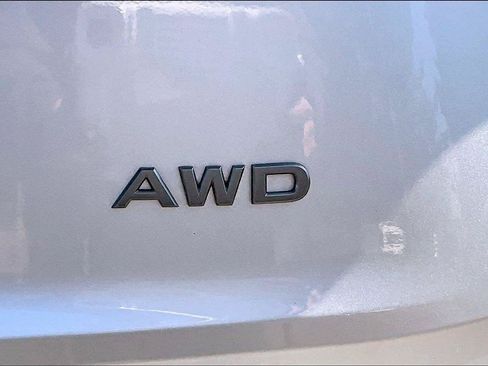 Used 2025 Nissan Rogue S AWD/4WD image 25