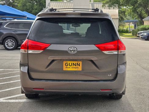 Used 2013 Toyota Sienna LE FWD image 4