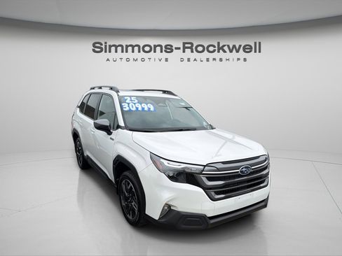 Used 2025 Subaru Forester Premium AWD/4WD image 30