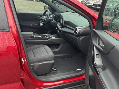 Used 2025 Chevrolet Equinox LT w/ Safety and Technology Package FWD image 8