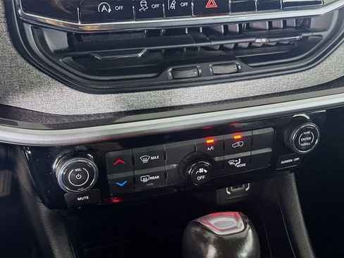 Used 2022 Jeep Compass Latitude image 23