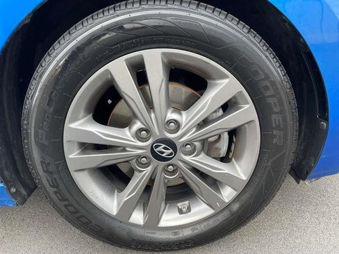Used 2017 Hyundai Elantra SE image 58