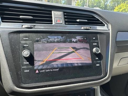 Used 2022 Volkswagen Tiguan SE FWD image 30