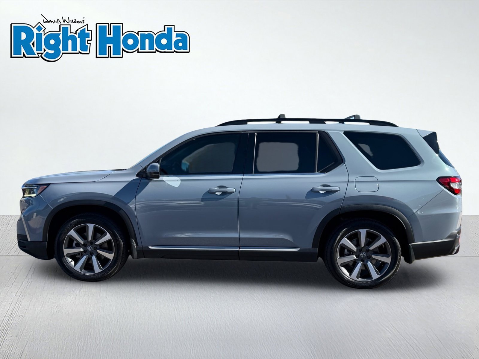 Used 2024 Honda Pilot Touring image 3
